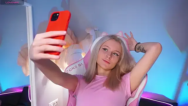 Celeste_eyes0n from StripChat is Freechat