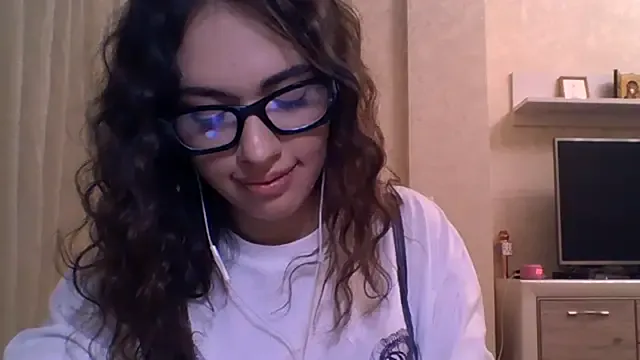 CeyaLier from StripChat is Freechat