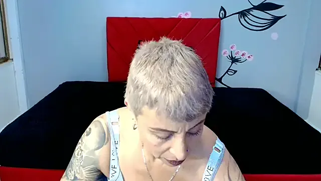 Charlotte__Gray from StripChat is Freechat