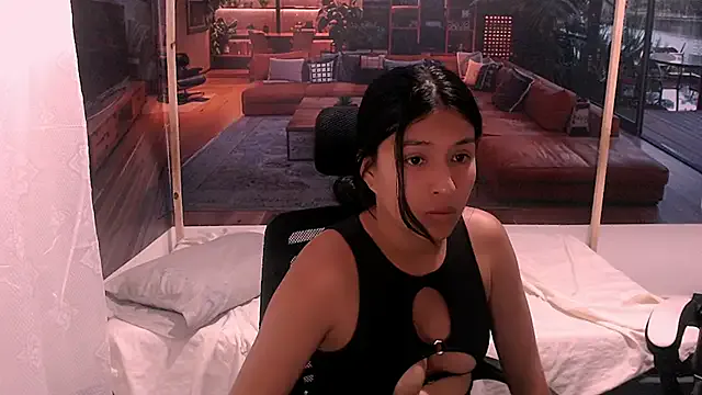 Charly_and_laura from StripChat is Freechat