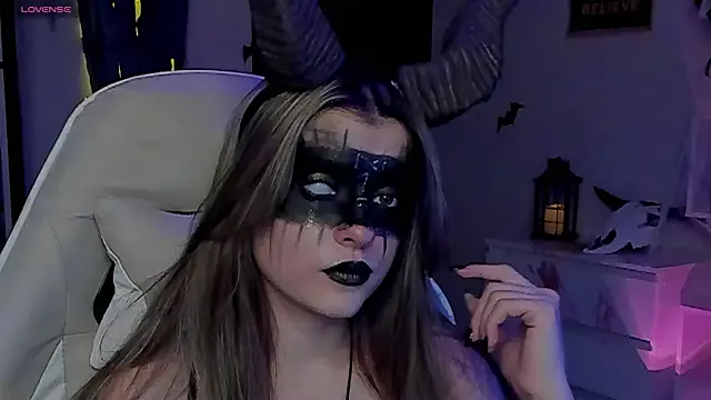 CharmingVixen from StripChat is Freechat