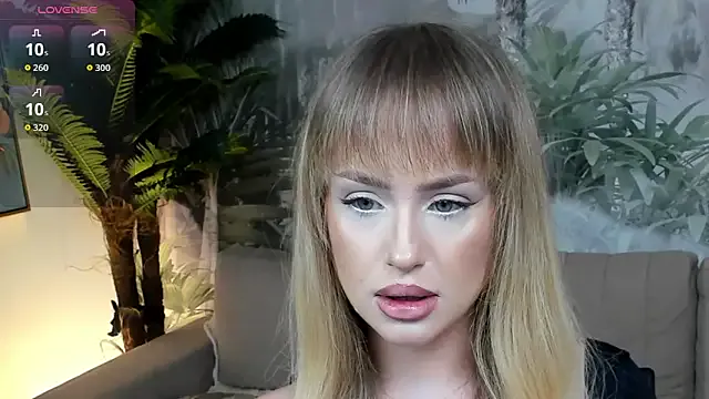 ChloeeBee from StripChat is Freechat