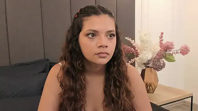 ChloeG_ from StripChat is Freechat