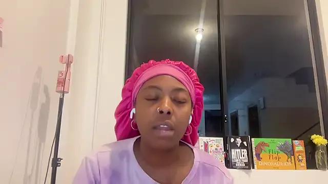 ChocolateCakeQueen from StripChat