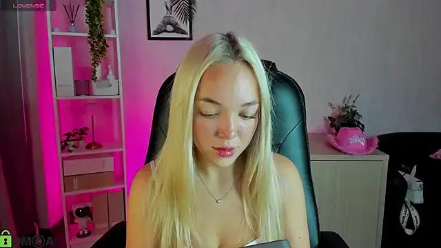 Christy_Little from StripChat is Freechat