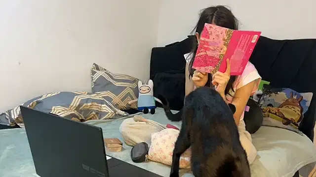 Girls: try live performances with matured performers, from dancing to quirks, in a variety of beautiful sex cams.