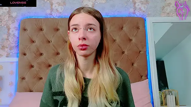 CoraVex from StripChat is Freechat