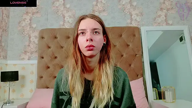 CoraVex from StripChat is Freechat