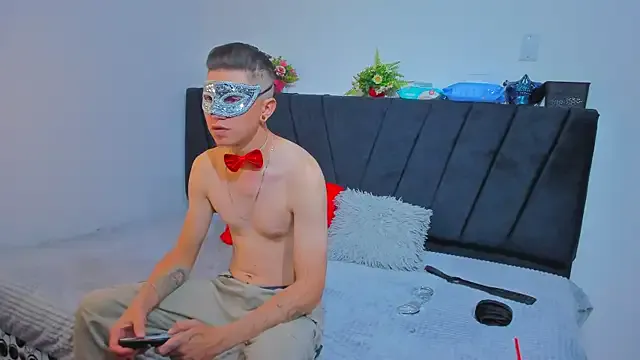 COUPLE25_33 from StripChat is Freechat