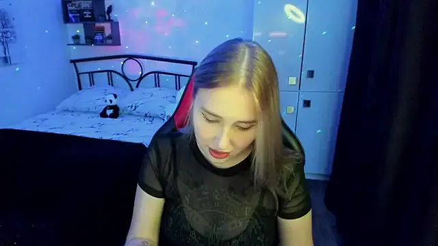CrazyBitchInLace from StripChat