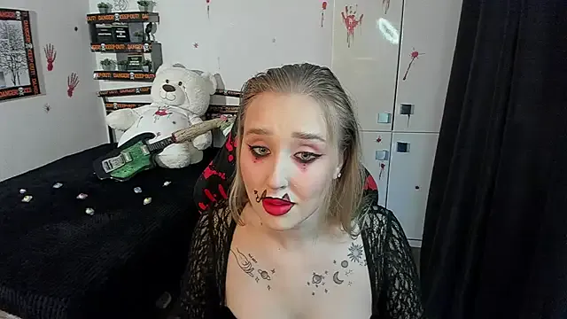 CrazyBitchInLace from StripChat is Freechat