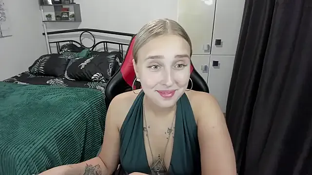 CrazyBitchInLace from StripChat