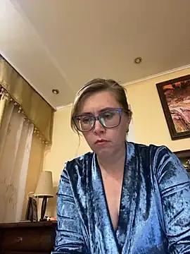 Crystal00Girl from StripChat is Freechat