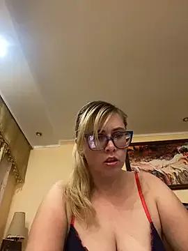 Crystal00Girl from StripChat is Freechat