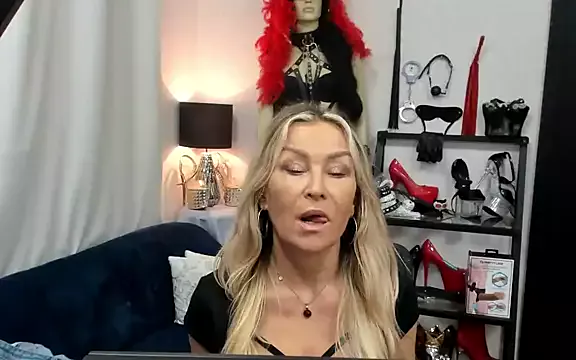 CrystaLUX from StripChat