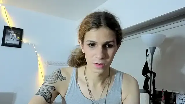 cuddlyavenue from StripChat is Freechat