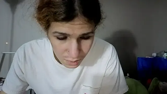 cuddlyavenue from StripChat is Freechat