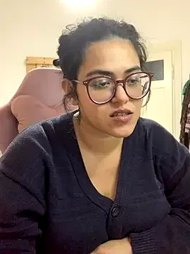 Curvydesifromgermany from StripChat is Freechat