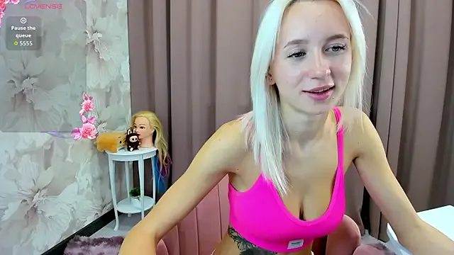 Cute_luucy from StripChat