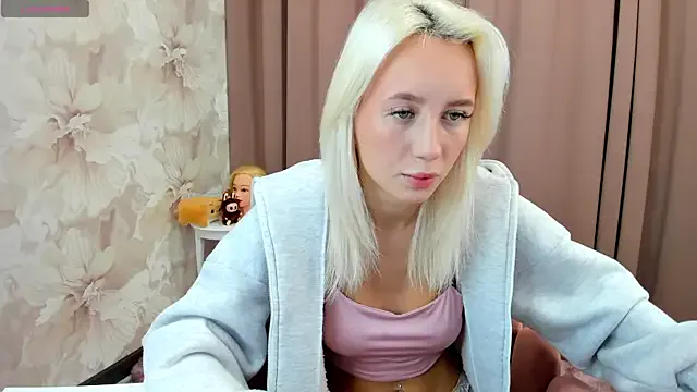 Cute_luucy from StripChat