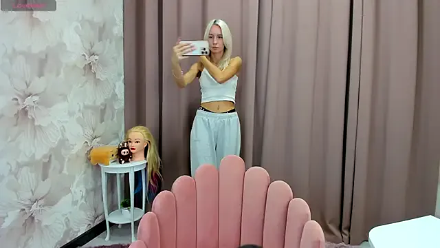 Cute_luucy from StripChat