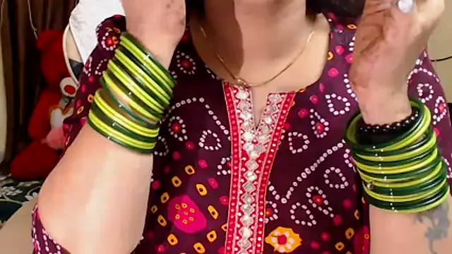 Cute_naira_ from StripChat is Freechat