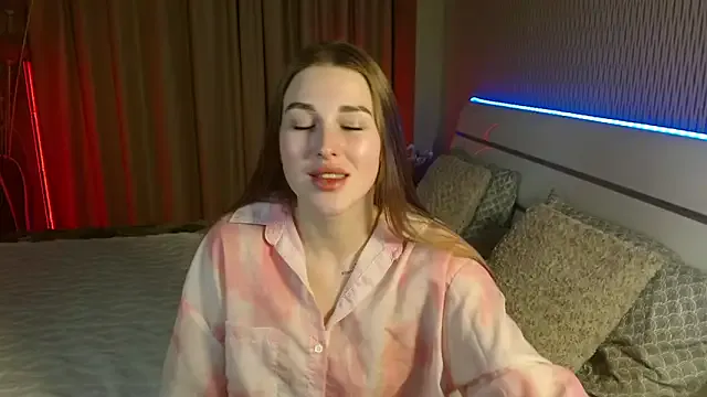 cutie_violet from StripChat is Freechat