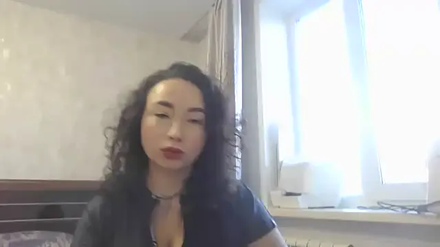 Cynariva from StripChat is Freechat