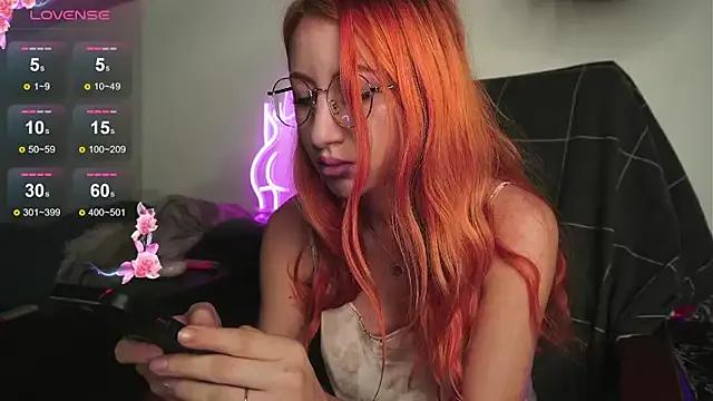 DaddysLittleSlutfox from StripChat
