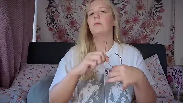 Daisyxoxo_ from StripChat is Freechat