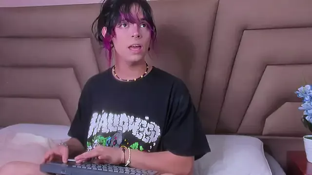 Girls: try live performances with matured performers, from dancing to quirks, in a variety of beautiful sex cams.