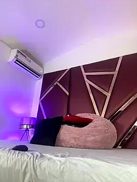 DanielaMedinaa from StripChat is Freechat