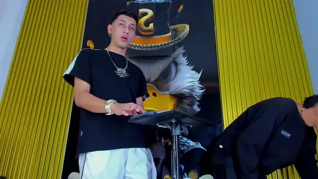 Dante_Brown1_ from StripChat is Freechat