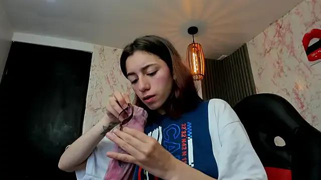 Daphnne_Stone from StripChat is Freechat