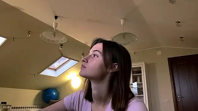 DarlineBrustera from StripChat is Freechat