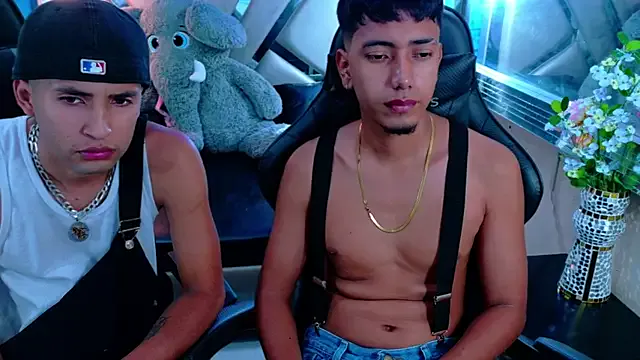 Girls: try live performances with matured performers, from dancing to quirks, in a variety of beautiful sex cams.