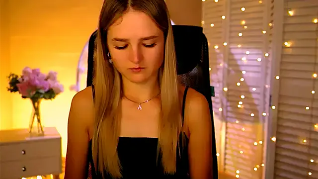 DeboraLarson from StripChat is Freechat