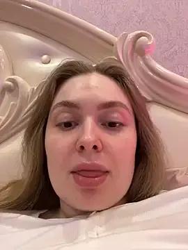DeniMilkyyyyy from StripChat is Freechat