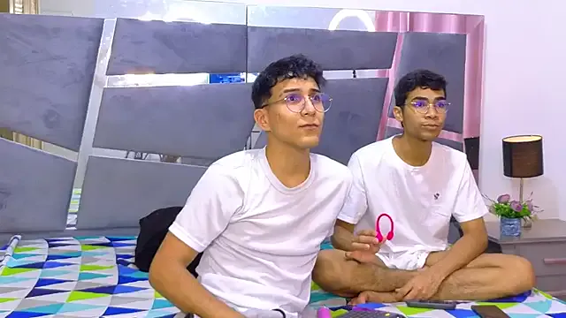 Girls: try live performances with matured performers, from dancing to quirks, in a variety of beautiful sex cams.