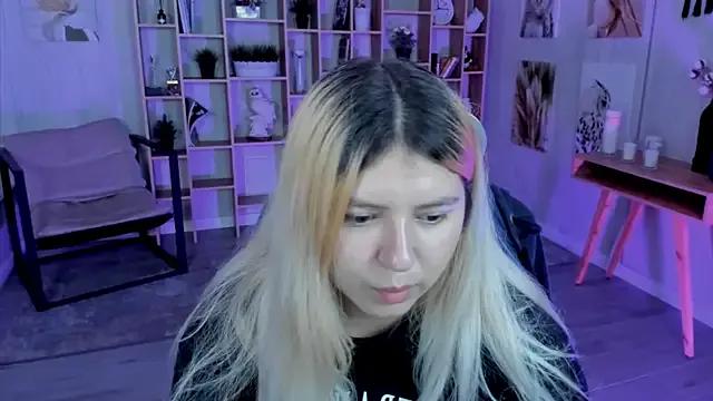 DiaAngell from StripChat