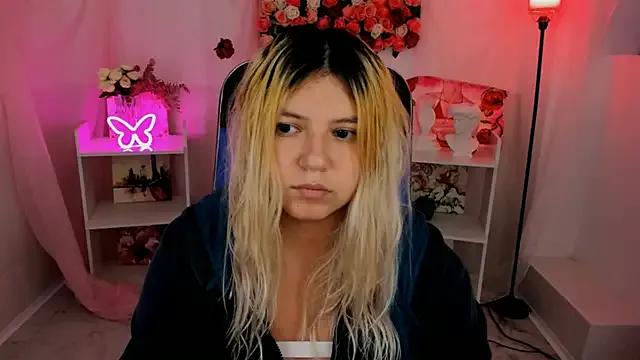 DiaAngell from StripChat