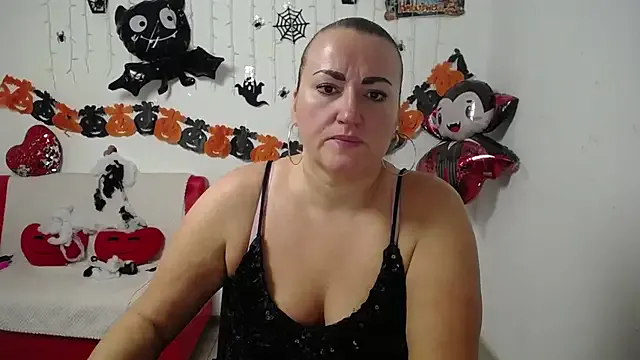 DianaMGG from StripChat is Freechat