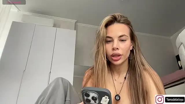 diffgirls2 from StripChat is Freechat