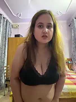 DivineBeautyone from StripChat is Freechat