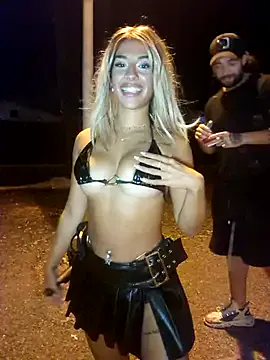 Dogging_teencouple from StripChat is Freechat