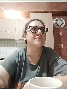 Dolcecurvy from StripChat is Freechat