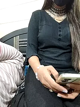 dollyneh from StripChat is Freechat