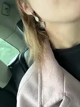 DollyTall from StripChat
