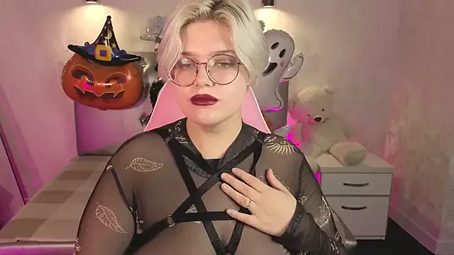 DominiqueSweetie from StripChat is Freechat