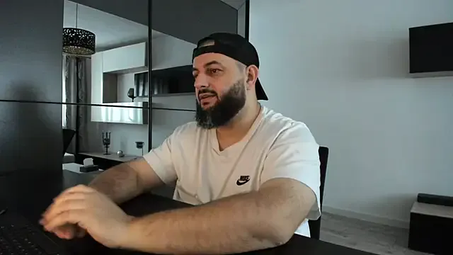 DravenPeak from StripChat is Freechat